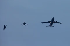 Đức lần đầu tiếp liệu cho chiến đấu cơ ném bom IS tại Syria