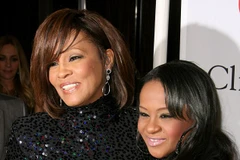 Con gái cố danh ca Whitney Houston qua đời ở tuổi 22