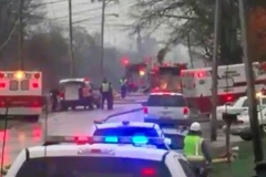 Mỹ: Máy bay đâm xuống khu dân cư, 9 người tử vong