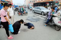 Vì sao dân Trung Quốc không cứu giúp người đi đường gặp nạn? 