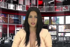 Cố tình khoe ngực để trở thành phát thanh viên truyền hình