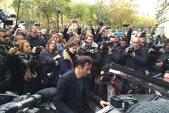 Xúc động với người chơi đàn Piano tại nơi xảy ra vụ khủng bố