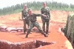 Binh sĩ Trung Quốc rút nhầm chốt an toàn quả lựu đạn trong buổi tập