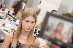 Câu chuyện “Lọ Lem thời hiện đại” của cô người mẫu 14 tuổi