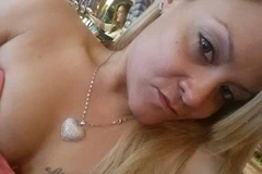 Một phụ nữ người Mỹ kết hôn 10 lần, có 8 chồng cùng một lúc