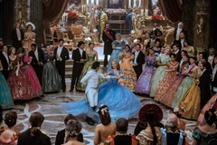 "Cinderella": Hãy dũng cảm và nhân hậu, cái tốt luôn hiện hữu