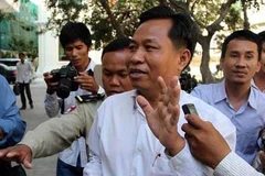 Cựu thị trưởng Campuchia bắn bị thương 3 công nhân ra đầu thú
