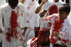 Hãi hùng với cảnh tắm máu trong ngày lễ thiêng của người Shiite