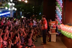 Thiếu nhi Hà Nội cùng danh hài Xuân Bắc học kỹ năng sống lành mạnh