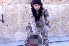 Vì sao IS tích cực đăng cảnh chiến binh nhí chặt đầu con tin?