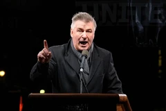 Alec Baldwin nhại Tổng thống Mỹ sắp nhậm chức Donald Trump
