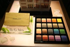 Inglot đáp ứng tối đa xu hướng cá nhân hoá trong việc làm đẹp của phụ nữ, tôn trọng quyền tự do sáng tạo trong đam mê làm đẹp, đặc biệt có hơn 1.500 gam màu để có thể phối được hơn ba triệu tỷ tông trang điểm.(Ảnh: Inglot/Nam An) 