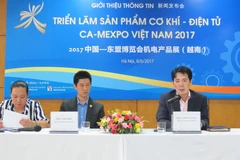 Đại diện Ban tổ chức CA-MEXPO 2017 đang trao đổi với báo chí. (Ảnh: Đức Duy/Vietnam+)