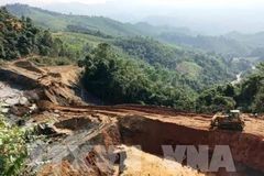 Hiện trường sự cố vỡ đập chứa bùn thải quặng của Xí nghiệp thiếc Suối Bắc tại xã Châu Thành, huyện Quỳ Hợp, Nghệ An. (Ảnh: TTXVN)