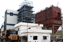 Thi công tại Nhà máy sản xuất nhiên liệu sinh học Bio-Ethanol Dung Quất năm 2011. (Ảnh: TTXVN)