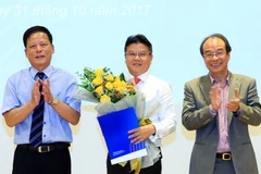 Tân Tổng Giám đốc Petrolimex Phạm Đức Thắng (đứng giữa). (Ảnh: Petrolimex)