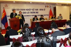  Tổng thống Mông Cổ, Ngài Tsakhiagiin Elbegdorj đến dự và phát biểu tại diễn đàn doanh nghiệp Việt Nam – Mông Cổ và giao lưu thương mại, nhân chuyến thăm cấp Nhà nước tới Việt Nam. Ảnh: Thanh Vũ - TTXVN