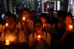 Cầu siêu tưởng niệm nạn nhân chết vì tai nạn giao thông 