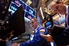 Thỏa thuận ngừng bắn tại Ukraine giúp chứng khoán Mỹ xanh sàn