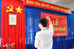 Bồi dưỡng đội ngũ đảng viên trẻ có trình độ cao là nhiệm vụ hàng đầu