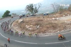 Đương kim vô địch Nguyễn Trường Tài đã bảo vệ thành công chiếc áo vàng sau chặng 16.