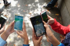 "Cơn sốt" Pokemon Go đang có tác động rất lớn tới xã hội. (Nguồn: bustle)