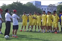 Nhiều áp lực lớn đang đặt lên vai huấn luyện viên Phạm Minh Đức trong vai trò "thuyển trưởng" của Hà Nội T&T.