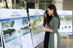 [Photo] Triển lãm các phương án đoạt giải Thiết kế cột mốc Km0