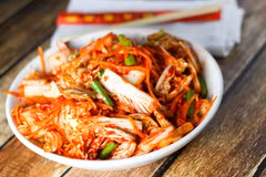 Kim chi Hàn Quốc ngày càng được nhiều thực khách ưa chuộng. (Nguồn: platingsandpairings.com)