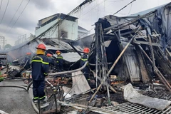 Hiện trường vụ cháy. (Ảnh: Huỳnh Anh/TTXVN)