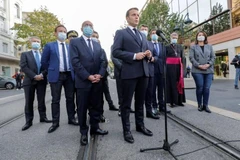 Tổng thống Pháp Emmanuel Macron phát biểu tại thành phố Nice, nơi xảy ra vụ tấn công bằng dao khiến 3 người thiệt mạng ngày 29/10/2020. (Ảnh: AP/TTXVN)