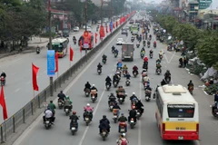 Người giao thông trên tuyến đường Giải Phóng. (Ảnh: Danh Lam/TTXVN)