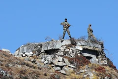 Binh sỹ Ấn Độ tuần tra tại khu vực biên giới với Trung Quốc ở bang Arunachal Pradesh (Ấn Độ). (Ảnh: AFP/TTXVN)