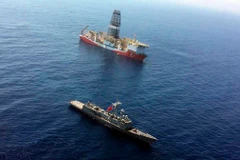 Thổ Nhĩ Kỳ phản đối một tàu Hy Lạp thuộc phái bộ hải quân EU kiểm tra một tàu vận tải của Thổ Nhĩ Kỳ nghi vi phạm lệnh cấm vận vũ khí của Liên hợp quốc đối với Libya. (Nguồn: AFP)