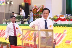 Đại biểu bỏ phiếu bầu Bí thư Huyện ủy Cư Kuin nhiệm kỳ 2020-2025. (Ảnh: Hoài Thu/TTXVN)