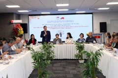 Ông Vương Đức Hoàng Quân, Chủ tịch Liên hiệp các tổ chức hữu nghị Thành phố Hồ Chí MInh phát biểu chúc mừng tại buổi lễ. (Ảnh: Xuân Khu/TTXVN)