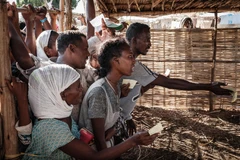 Người dân Ethiopia sơ tán từ vùng chiến sự Tigray tới lánh nạn tại một trại tị nạn ở bang Gedaref, Sudan, ngày 5/12/2020. (Ảnh: AFP/TXTVN)