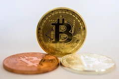 Đồng tiền kỹ thuật số bitcoin. (Ảnh: AFP/TTXVN)