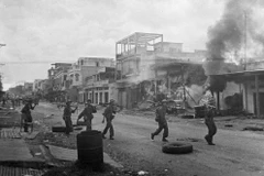 Ngày 9/4/1975, quân ta tiến công thị trấn Xuân Lộc, căn cứ phòng thủ trọng yếu của địch bảo vệ Sài Gòn từ phía Đông Bắc. Ngày 21/4, quân địch ở Xuân Lộc tháo chạy, cửa ngõ vào Sài Gòn từ hướng Đông Bắc đã được mở.