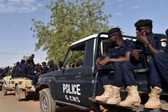 Nhân viên an ninh Niger tuần tra tại Niamey. (Ảnh: AFP/TTXVN)