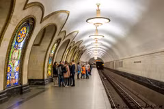 Bên trong ga tàu điện ngầm ở Moskva. (Nguồn: mywanderlust.pl)