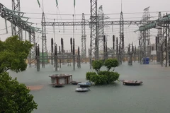 Một trạm biến áp ở Quảng Bình ngập trong nước. (Ảnh: Đức Thọ/TTXVN)