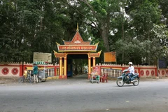 Chùa Mahatup-Chùa Dơi (Sóc Trăng) vắng lặng khi bà con Khmer được khuyến cáo đón Tết cổ truyền Chôl Chnăm Thmây tại nhà trong mùa dịch. (Ảnh: Chanh Đa/TTXVN)