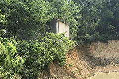 Đất đồi tại xã Phú Sơn đang bị "băm nát." (Ảnh: Nguyễn Văn Cảnh/TXVN)