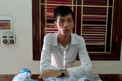 Đối tượng Tiêu Tiến Toàn và tang vật. (Nguồn: baodienbienphu.info.vn)