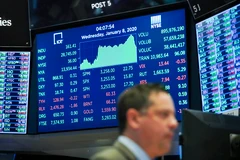 Bảng tỷ giá chứng khoán tại Sàn giao dịch chứng khoán New York, Mỹ. (Ảnh: THX/TTXVN)