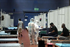 Bệnh nhân COVID-19 được điều trị tại bệnh viện dã chiến ở New Delhi, Ấn Độ, ngày 16/7/2020. (Ảnh: THX/TTXVN)