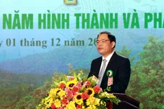 Bộ trưởng Bộ Nông nghiệp và Phát triển nông thôn Nguyễn Xuân Cường đọc diễn văn ôn lại chặng đường 75 năm hình thành phát triển của ngành Lâm nghiệp Việt Nam. (Ảnh: Tá Chuyên/TTXVN)