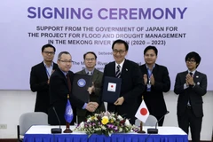 Mực nước sông Mekong tại tỉnh Nakhon Phanom xuống mức thấp nhất trong gần 100 năm qua. Ảnh chụp tháng 7/2019. (Ảnh: Hữu Kiên/TTXVN)