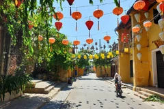 Phố cổ Hội An, Quảng Nam, vắng du khách do dịch COVID-19. (Ảnh: Trịnh Bang Nhiệm/TTXVN)